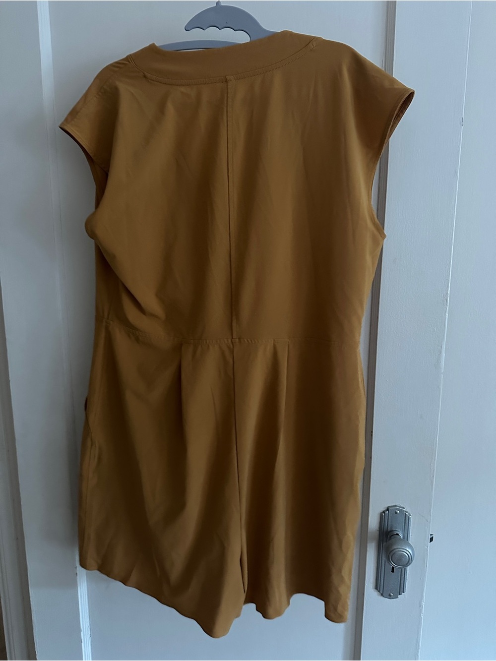 Athleta Marlow yellow Mustard V-Neck Sleeveless Jumpsuit romper M - Picture 5 of 5